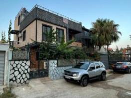 ÇEŞMELİ'DE SATILIK SIFIR YAPIDA KISMİ EŞYALI VİLLA 