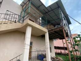 TÖMÜK'TE SATILIK ARSA İÇERİSİNDE 2 KATLI EV 